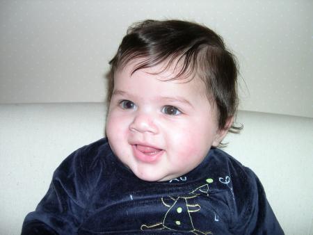 IL SOURIT DE PLUS EN PLUS